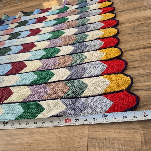 Handmade Chevron Pattern Throw Blanket 40" X 36" - Picture 5 of 7